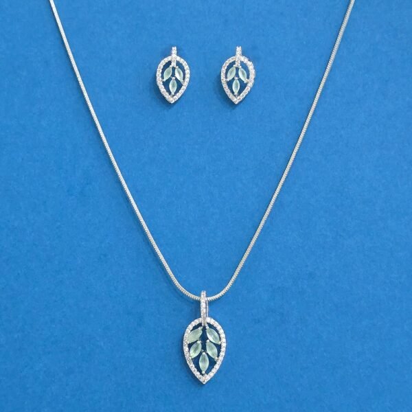 439737 NK Exotic Delicate Pendant Set